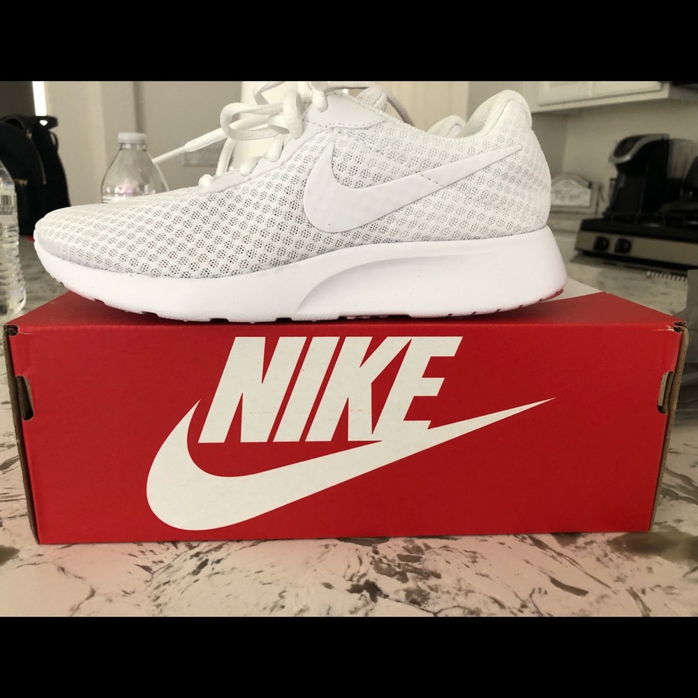 Meet your Posher, Leslie